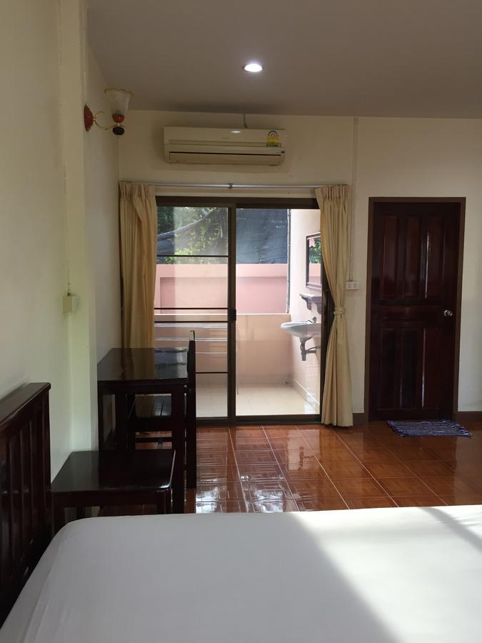 Poon Suk Hotel Kabin Buri Bagian luar foto
