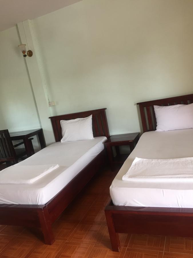 Poon Suk Hotel Kabin Buri Bagian luar foto