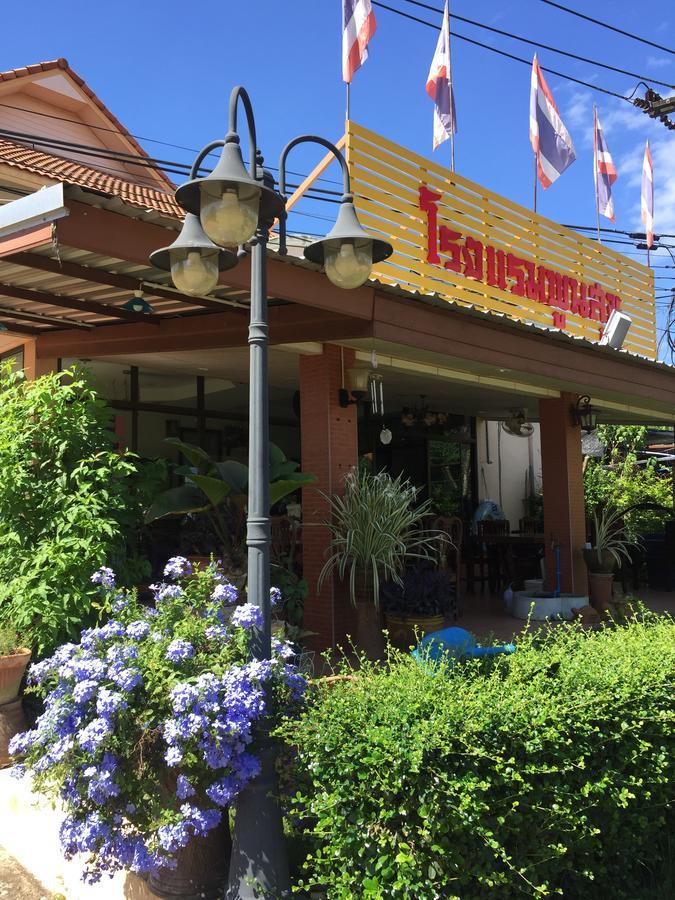 Poon Suk Hotel Kabin Buri Bagian luar foto