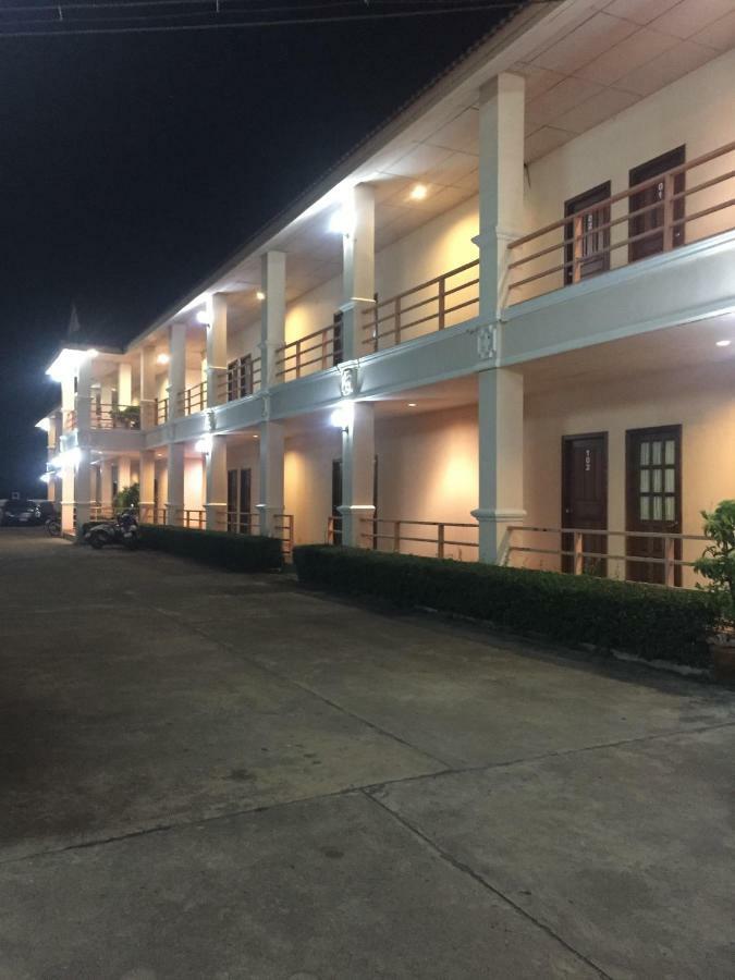 Poon Suk Hotel Kabin Buri Bagian luar foto