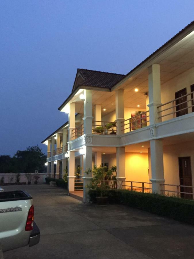 Poon Suk Hotel Kabin Buri Bagian luar foto