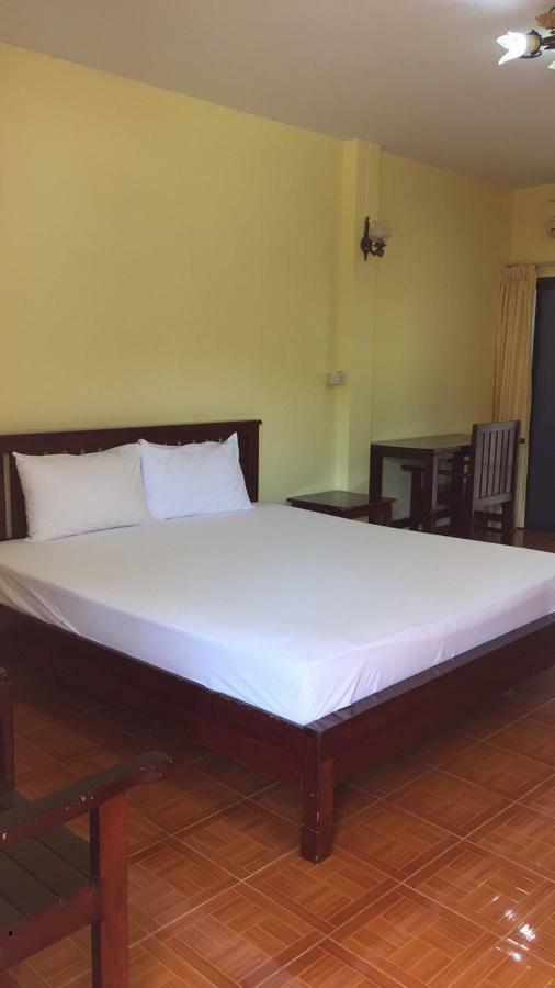 Poon Suk Hotel Kabin Buri Bagian luar foto