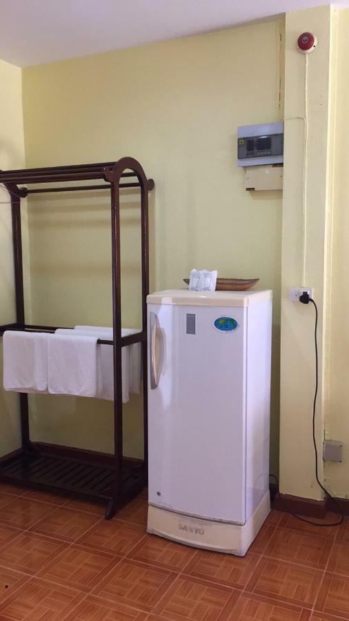 Poon Suk Hotel Kabin Buri Bagian luar foto
